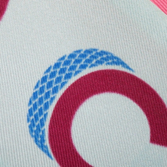 Authentic CHANEL Pink CC Printed Silk Twill Slim Bandeau 2023 Limited Edition - Picture 3 of 13